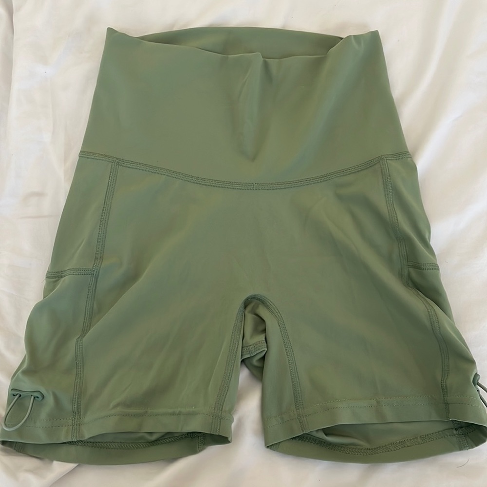🦈GYMSHARK LEGACY SHORTS
